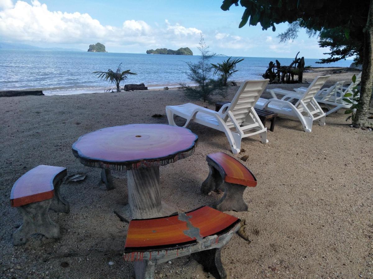 Red Coral Villa ランカウイ島 エクステリア 写真